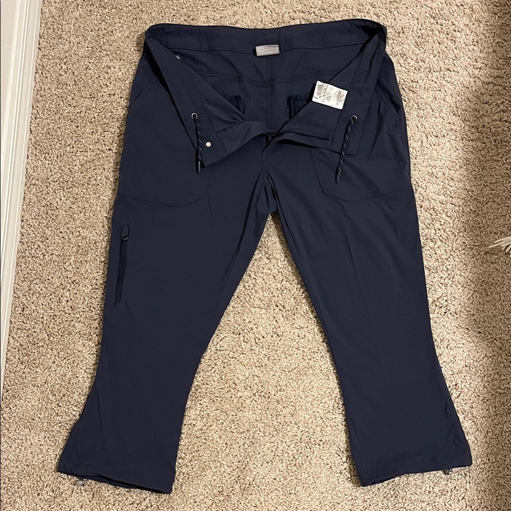 *3 for $18* Columbia Cropped Action Capri woman’s Sz 10